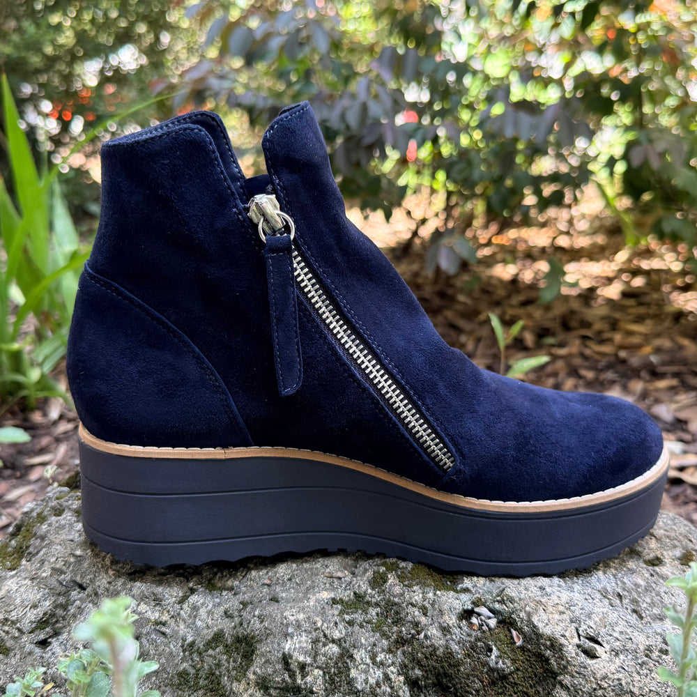 Nene by SIlent D - Navy Suede