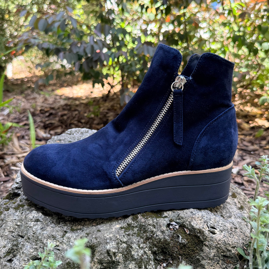Nene by SIlent D - Navy Suede
