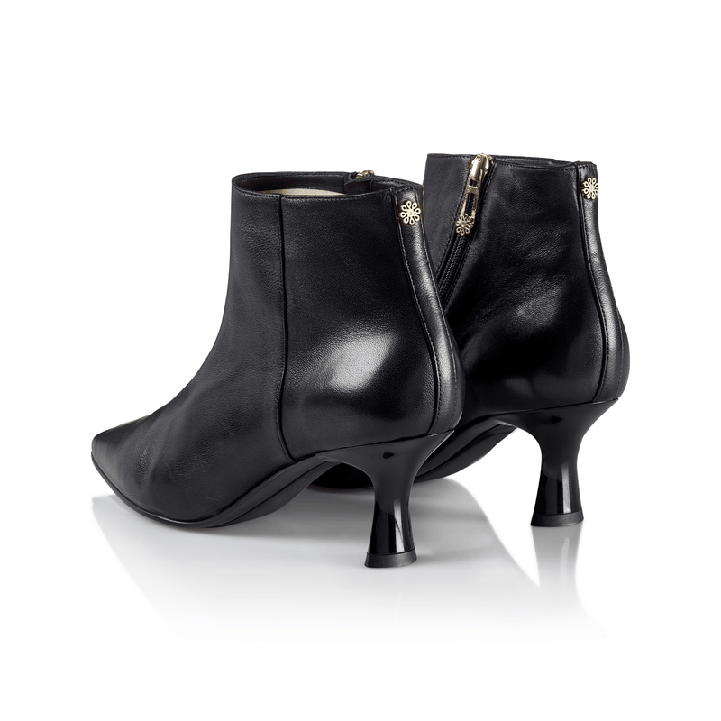 Robin By Ayelet Black Nappa