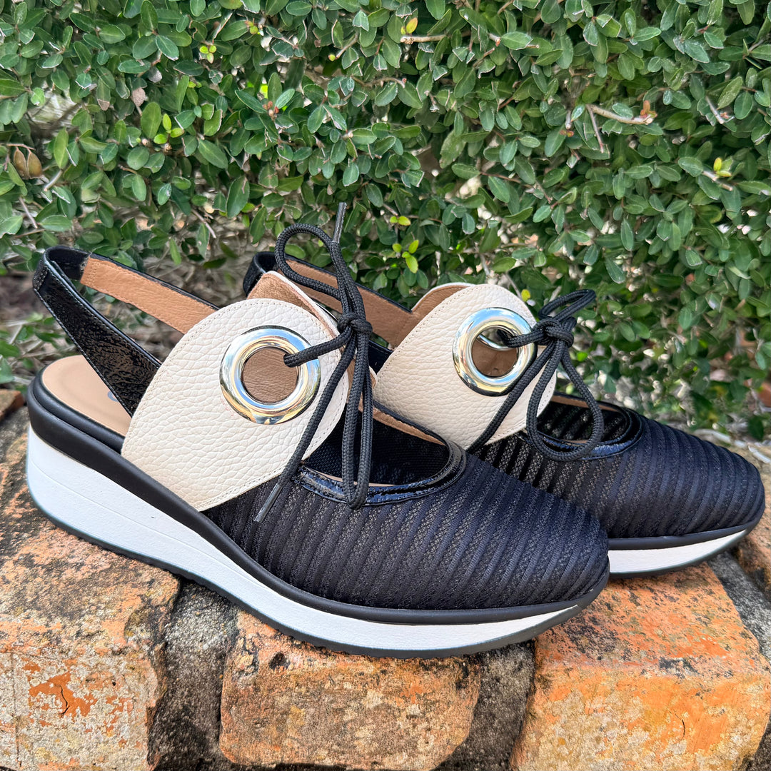 Sporty Tie by Ezzio - Black / Beige