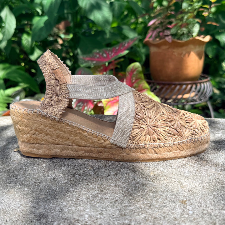 TerraRF by Toni Pons - Tobacco Floral Raffia