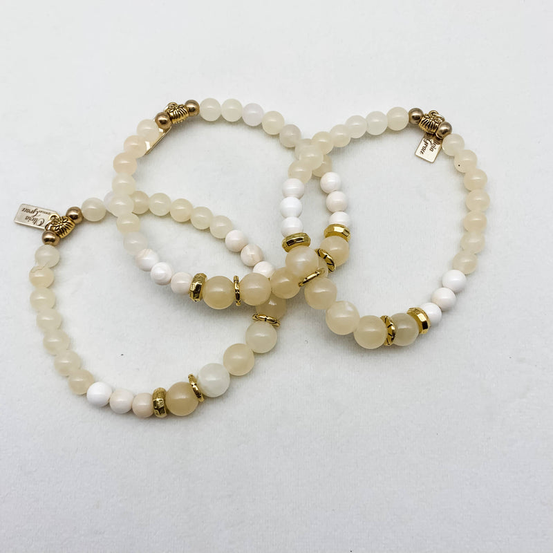 WHITE  STONE AND SHELL BRACELETS: GIGA AND WHITE TURQUOISE